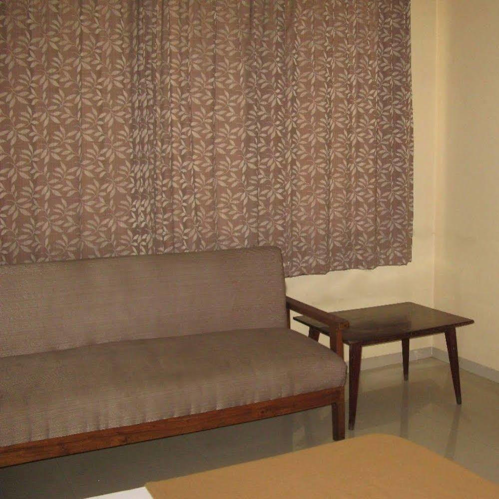 Oyo 1194 Hotel Gulmohr Pune Exterior photo